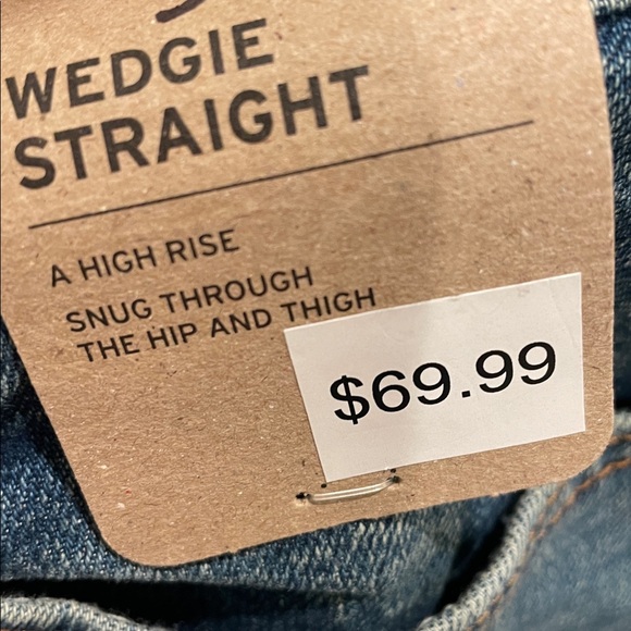 Levi's Wedgie Straight women's jeans in a medium blue wash 24 inch by 28 nwt - Picture 8 of 8